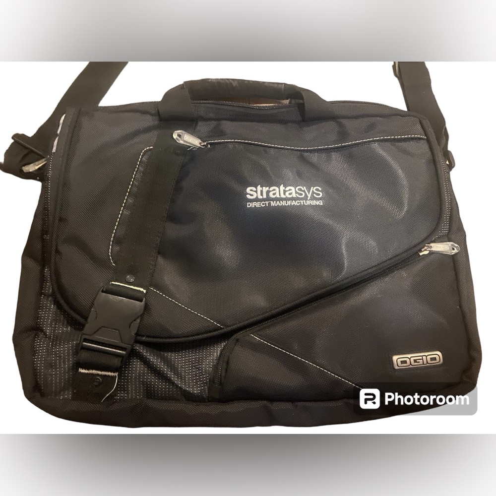 OGIO Voyager Messenger/ Laptop Bag_ Men or Women_Black - Picture 5 of 11